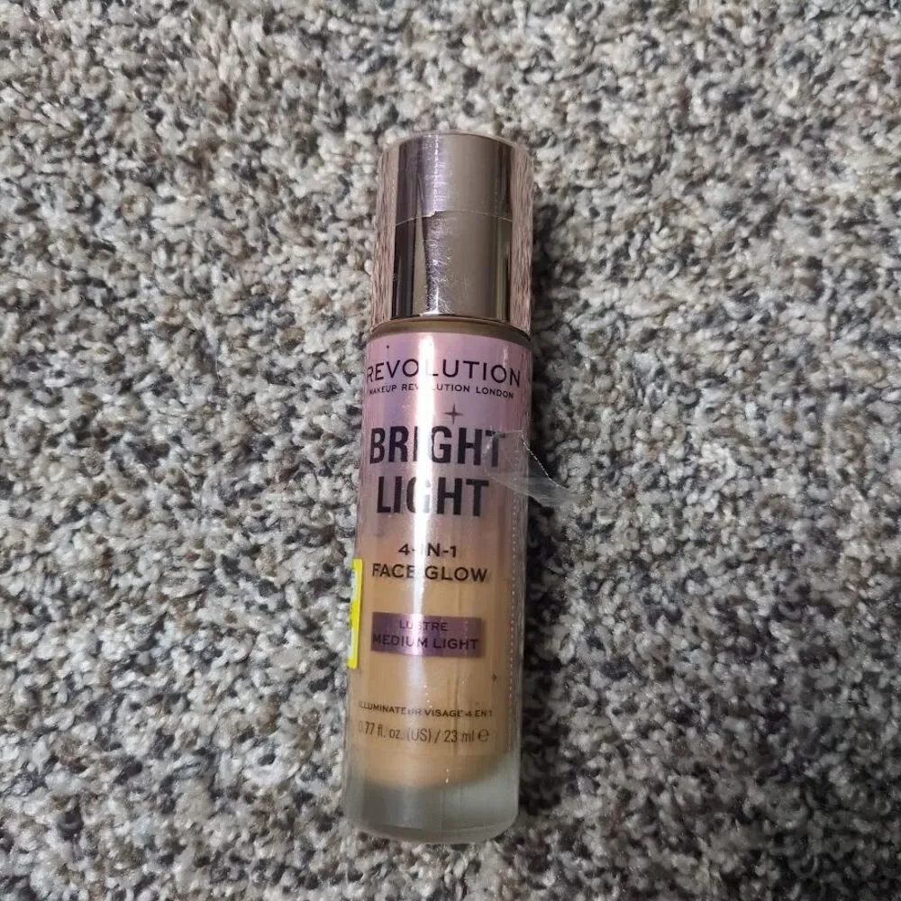 Revolution Bright Light 4-in-1 Face Glow (0.77fl.oz/23ml) - Medium Light